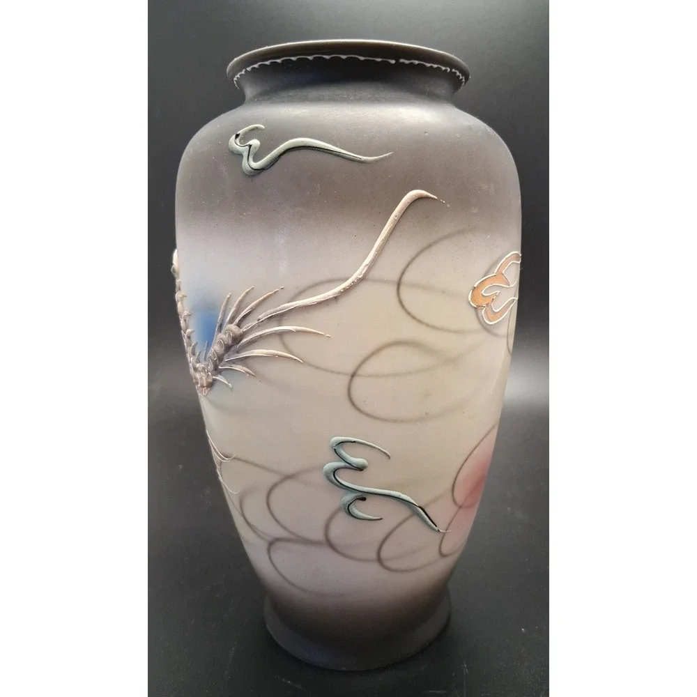 Dragon Ware Moriage Vase Color Black & White Japan